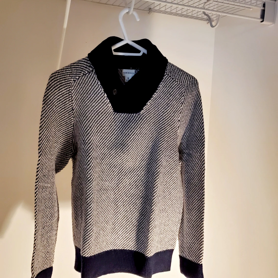 Club Monaco Men's Sweater (Small) thumbnail