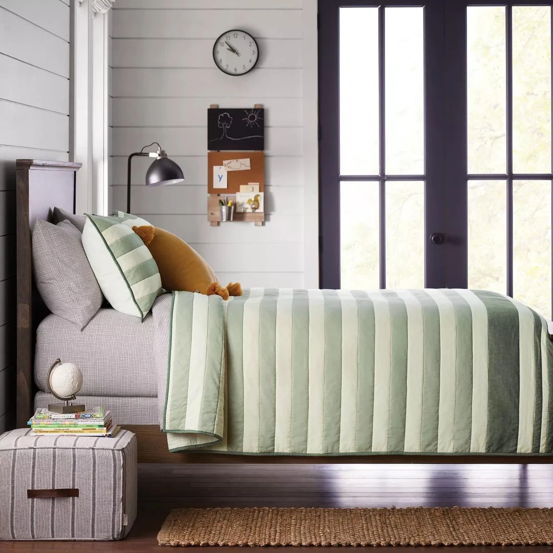BNIB Magnolia Home by Chip and Joanna Haines Twin Quilt thumbnail