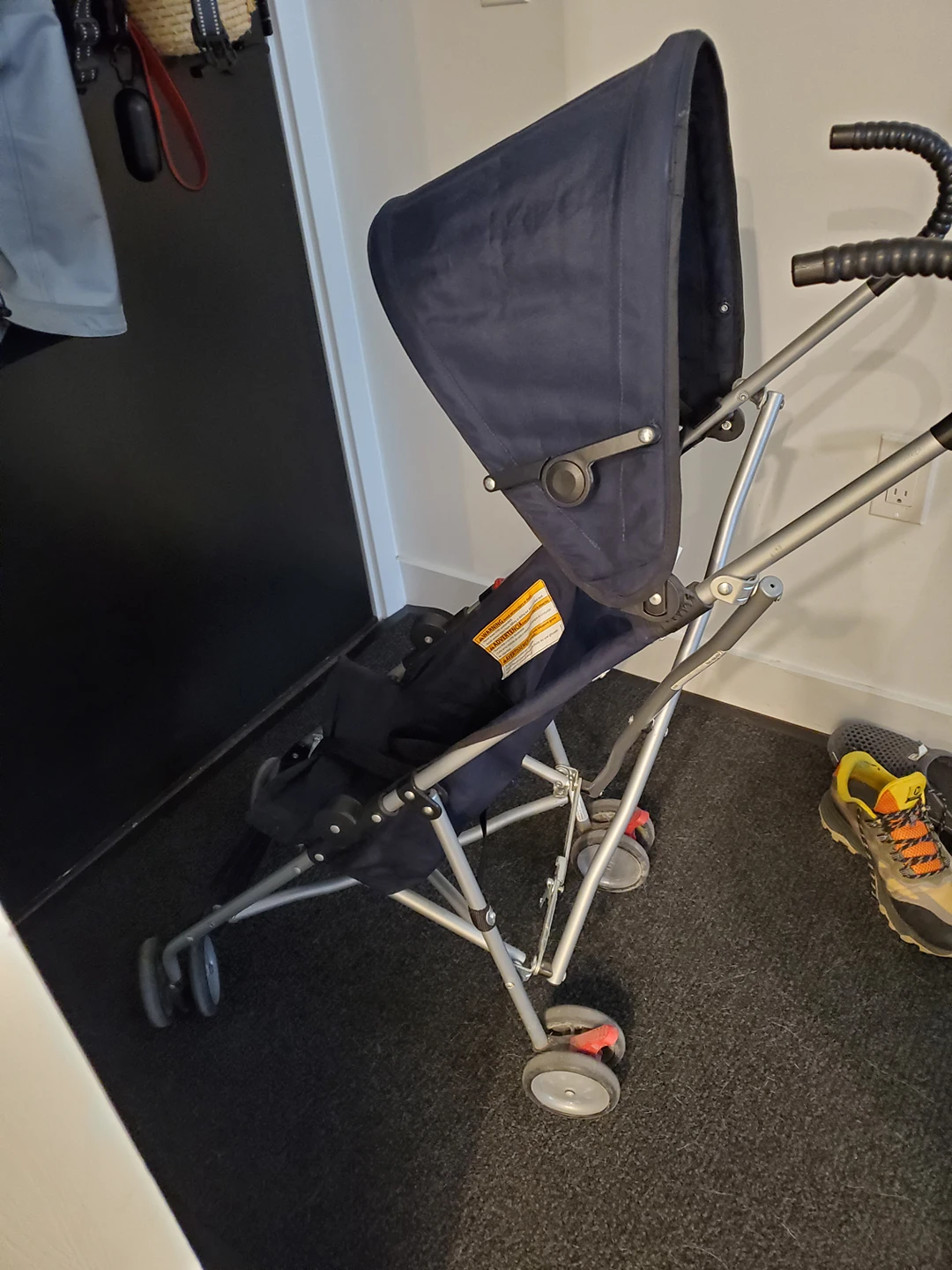 like new umbrella stroller + FREE BNIB bear blanket - photo 4