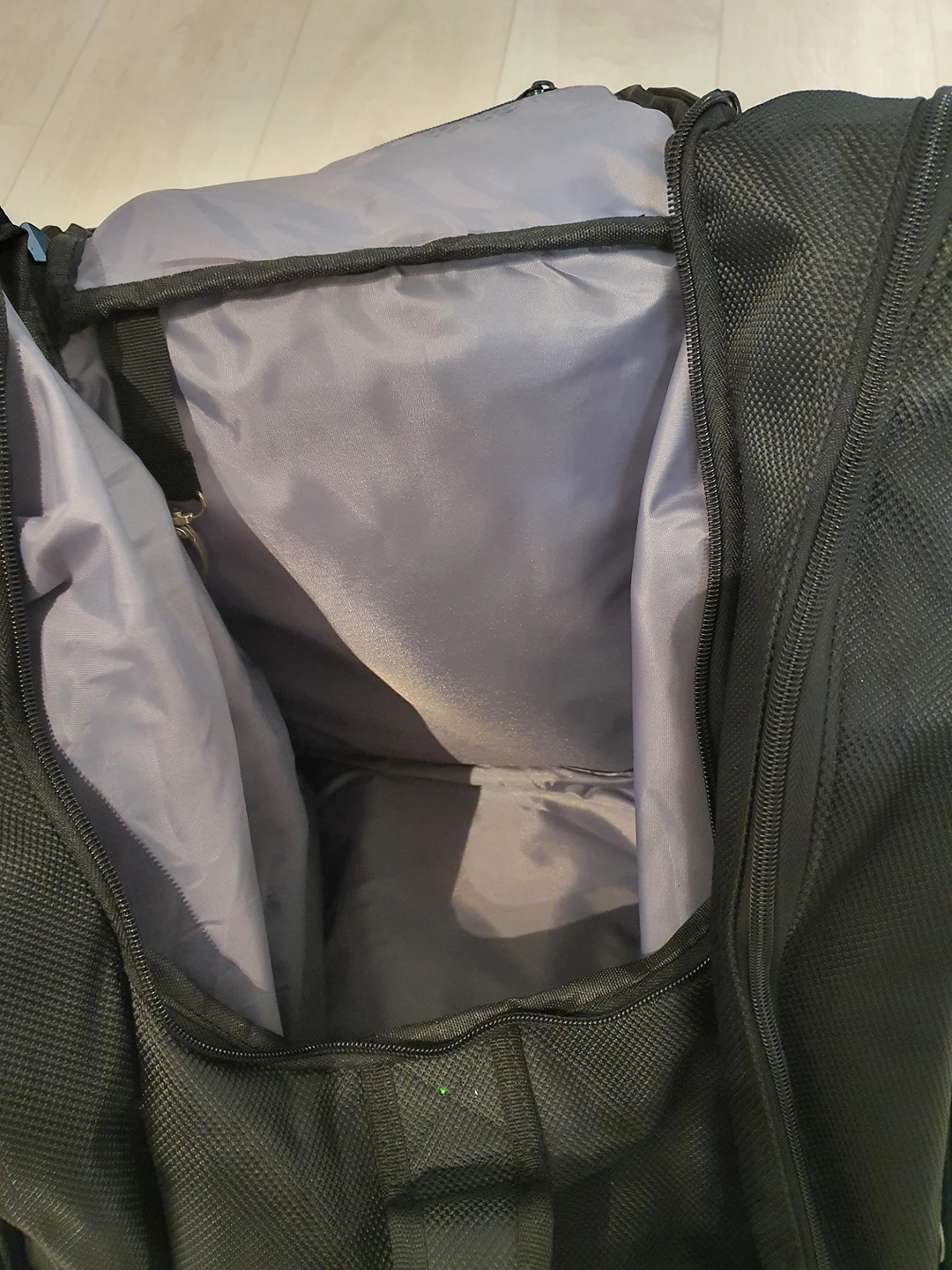 NEVER USED - Ski/snowboard Boots Bag image indicator(4)