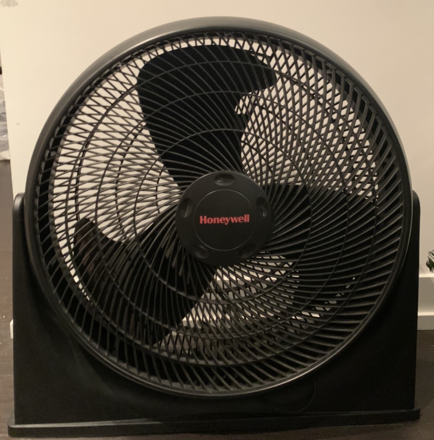 22”x24” Honeywell floor fan for sale