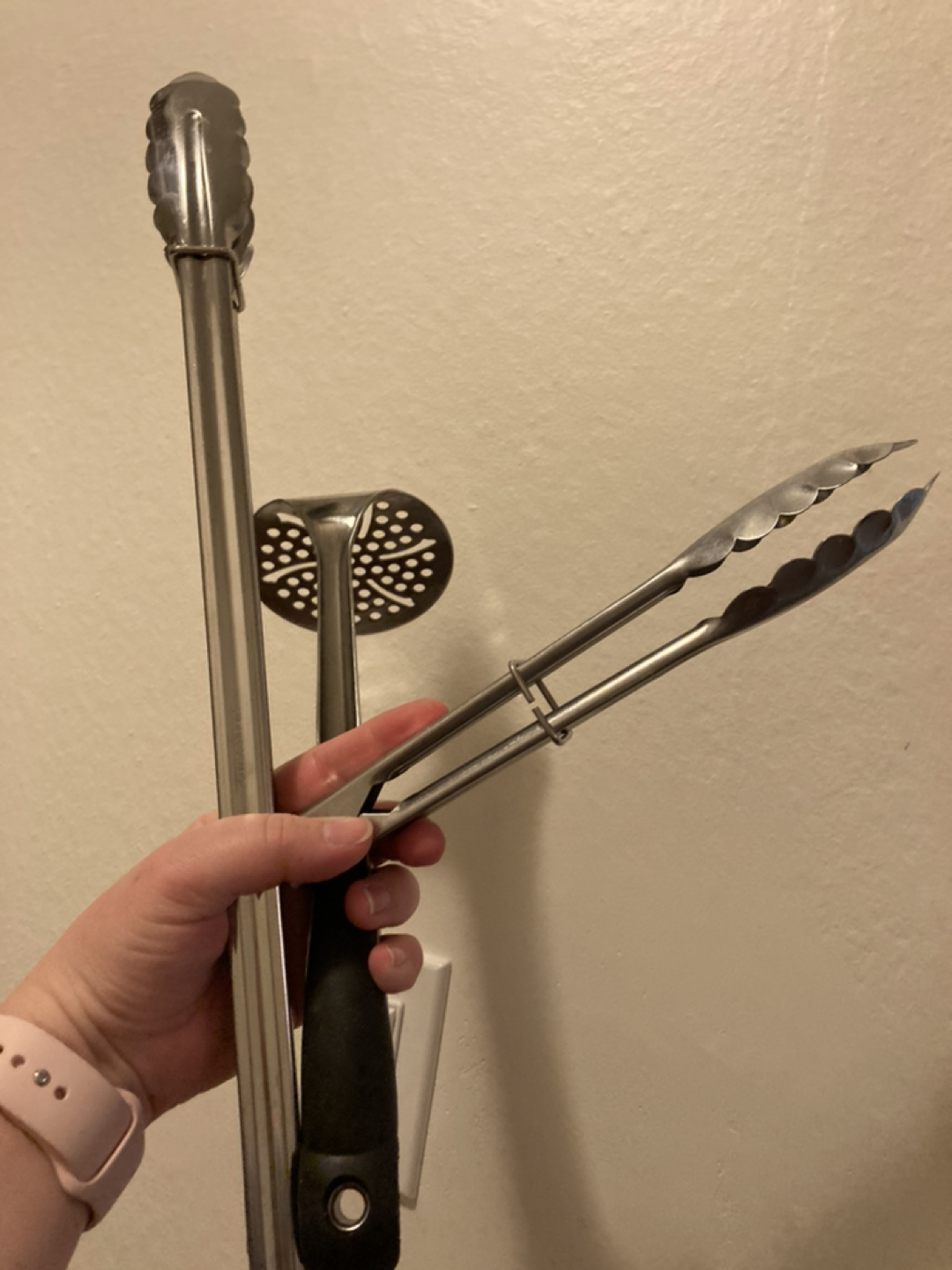 Tongs and mystery utensil 🎁 thumbnail