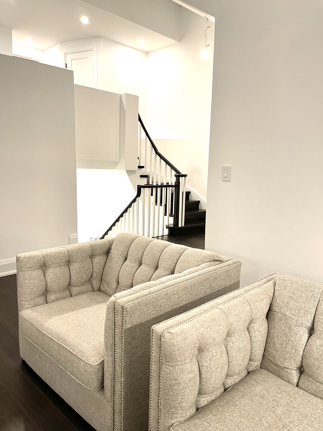 Zilli arm chair, it can also fit 2 people, selling both for $800 - photo 2