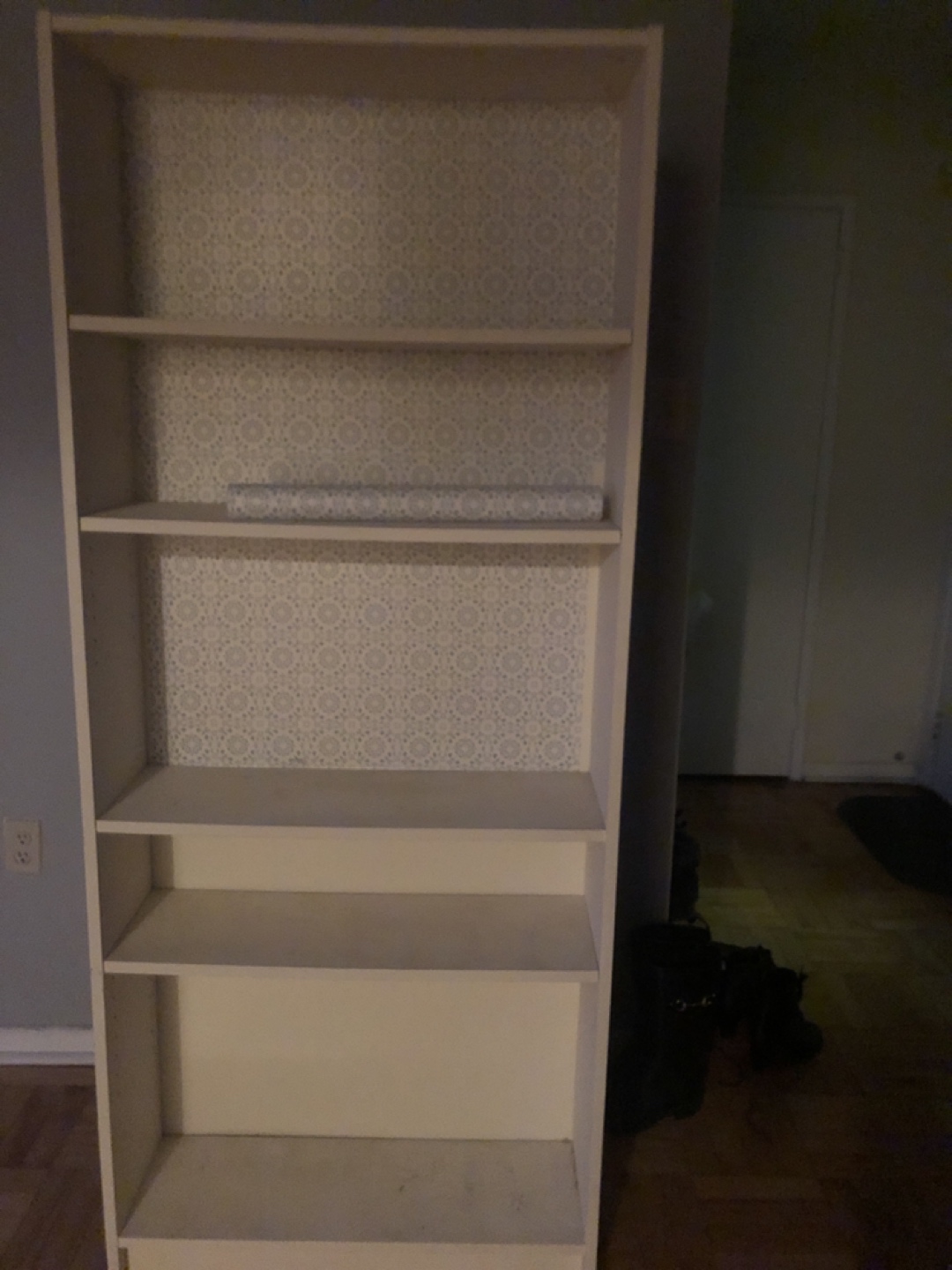 Free bookshelf and couch pick up today @3-5pm thumbnail