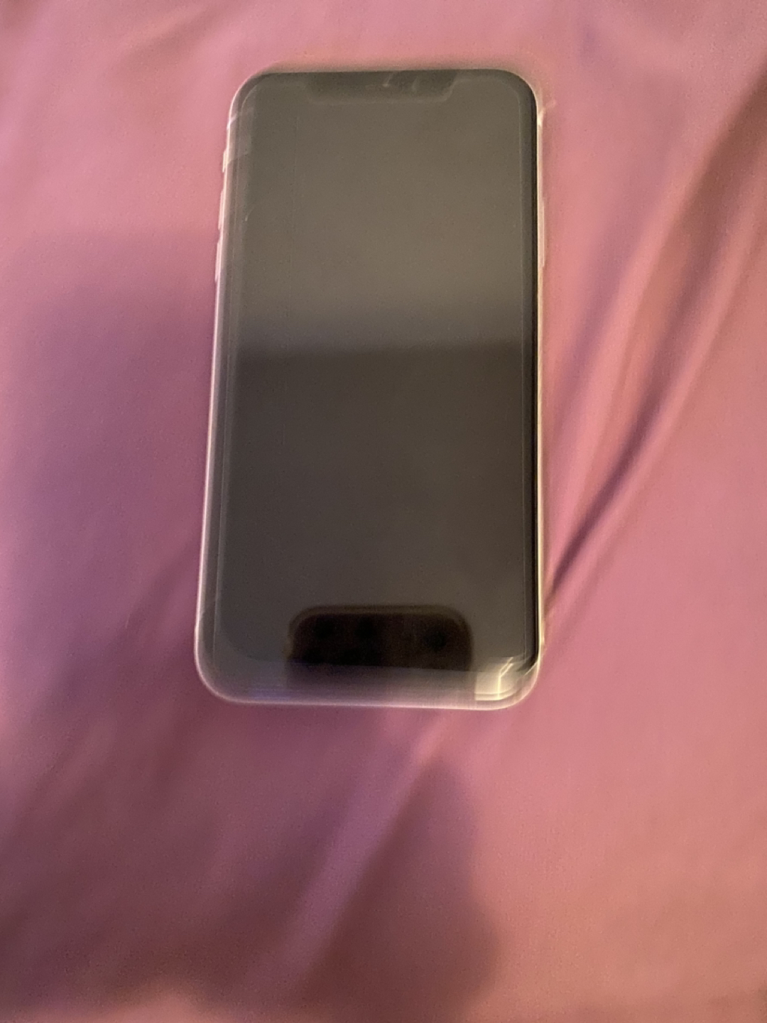 White IPhone XR thumbnail