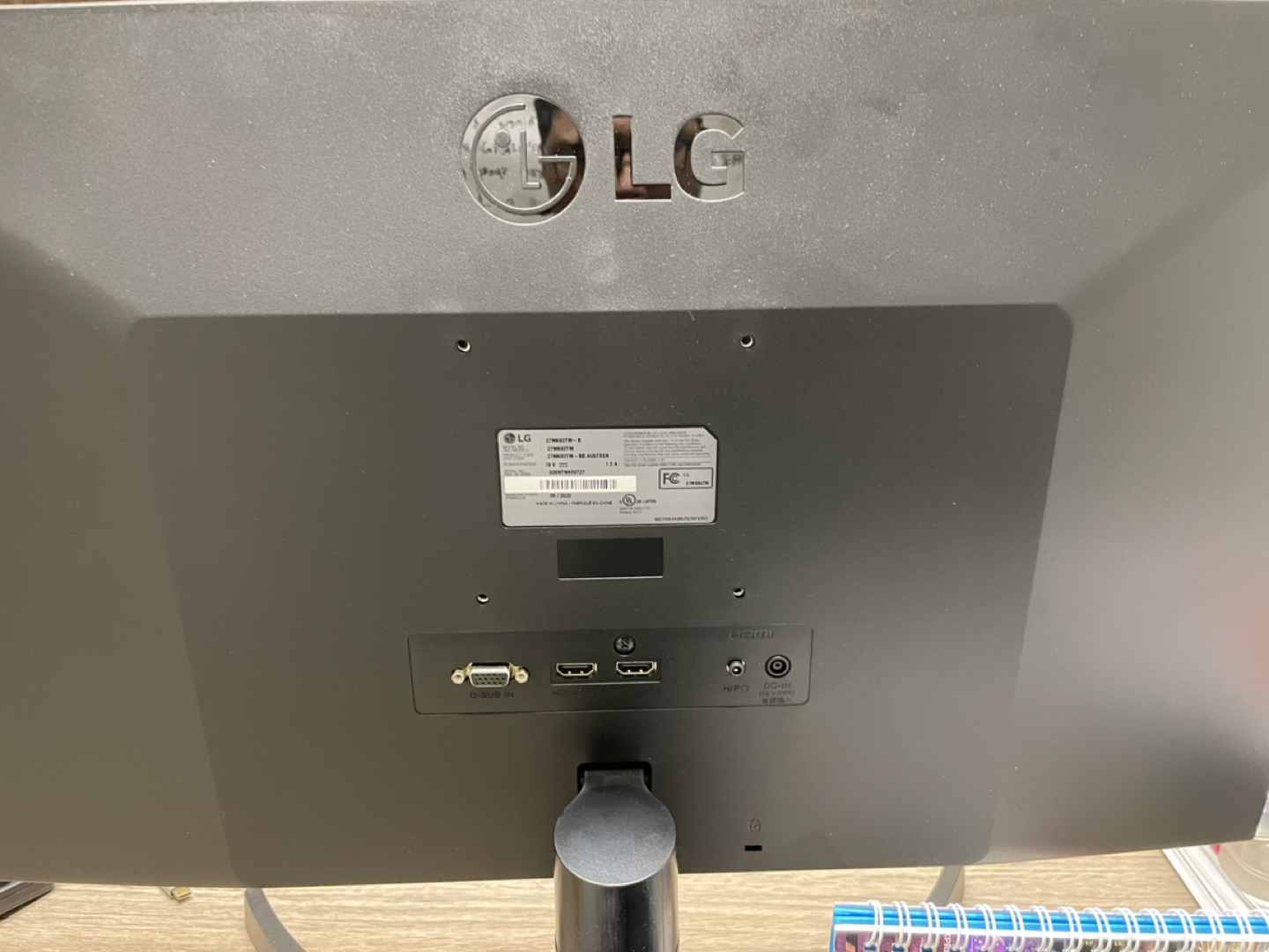 LG 27 inch monitor - photo 2