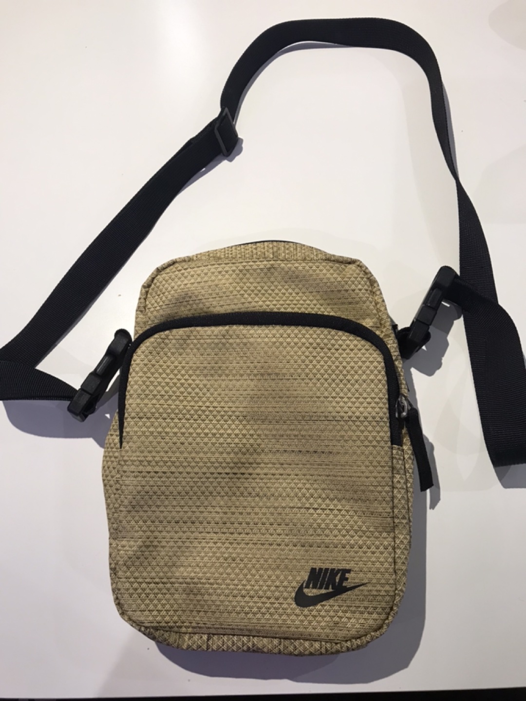 Nike sling bag thumbnail