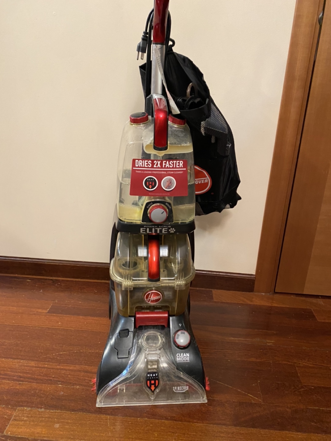 Steamer carpet cleaner