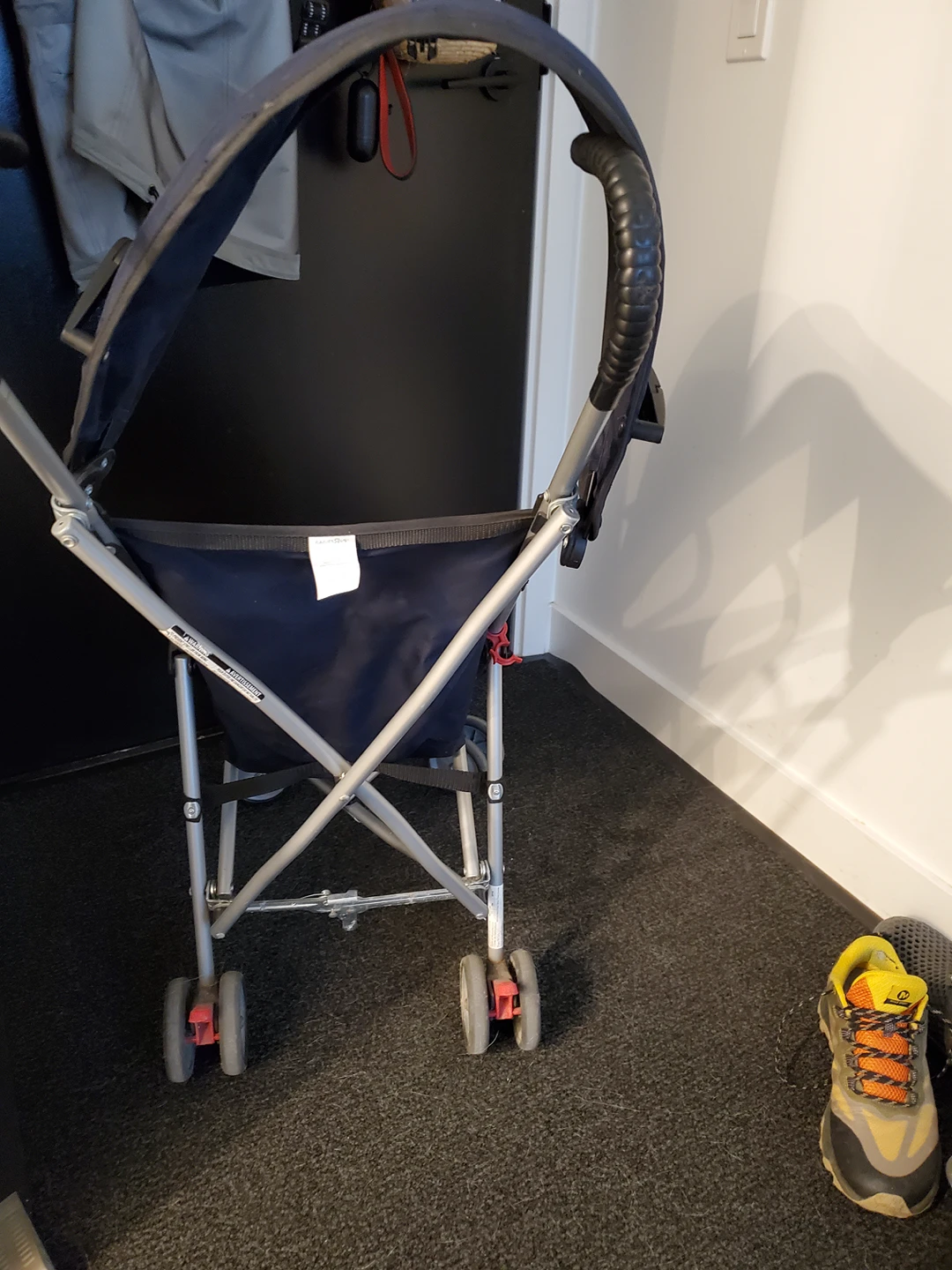 like new umbrella stroller + FREE BNIB bear blanket - photo 2