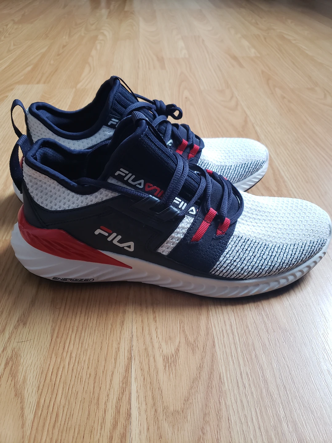 Fila Runners ! size 9