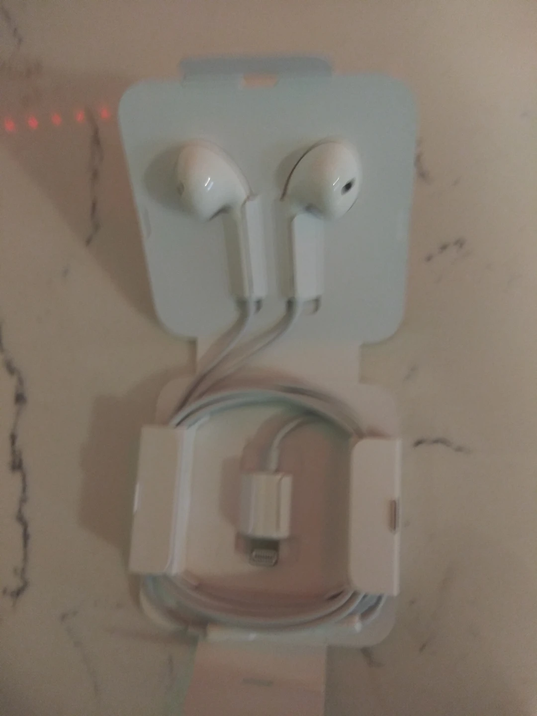 Apple EarPods With Lighting Connector thumbnail