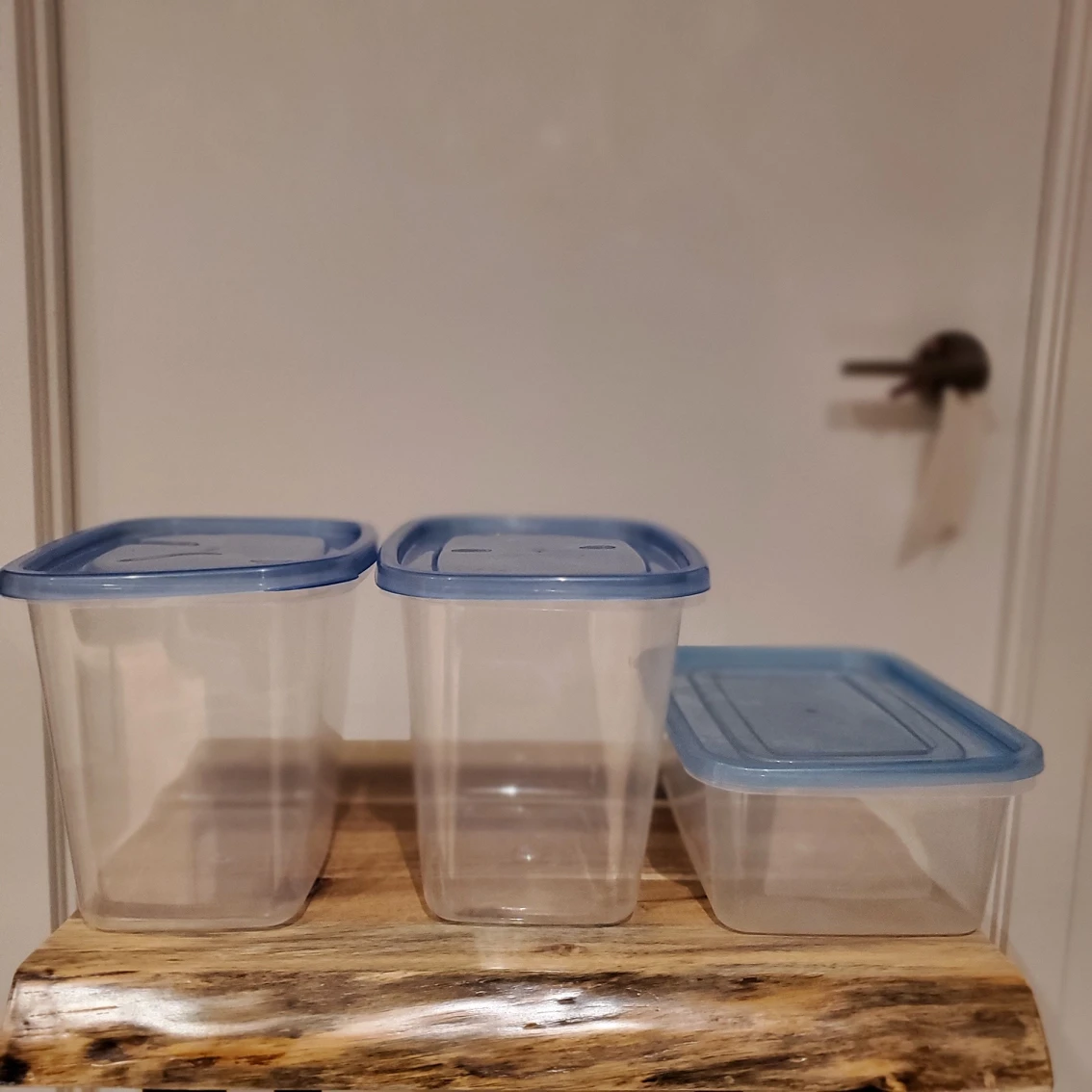 3 big plastic containers #freecycle thumbnail