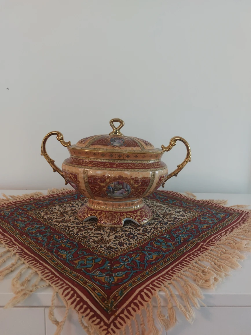 bowl with lid thumbnail