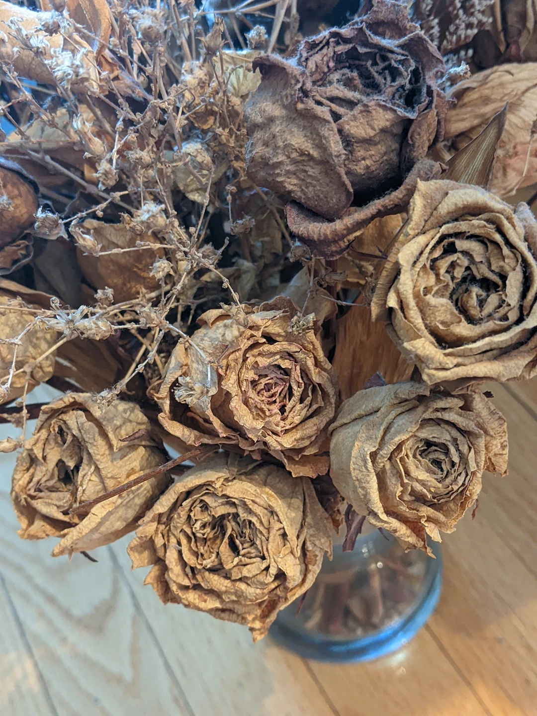 Dried roses/ flowers thumbnail