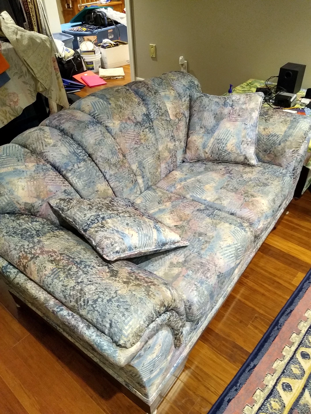 3 Seat Sofa & 2 Seat Sofa & 6 Pillows
