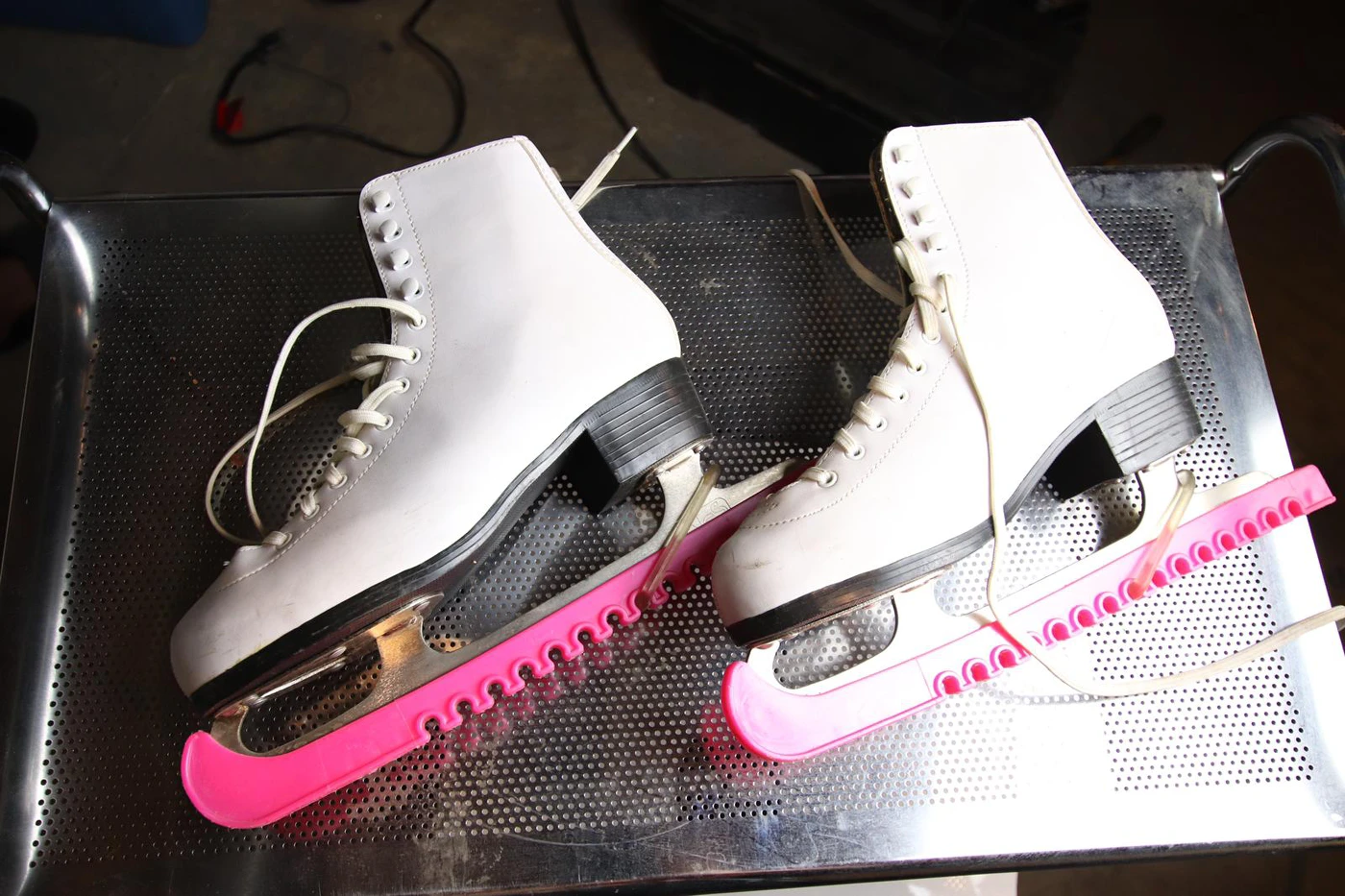 size 8 skates .