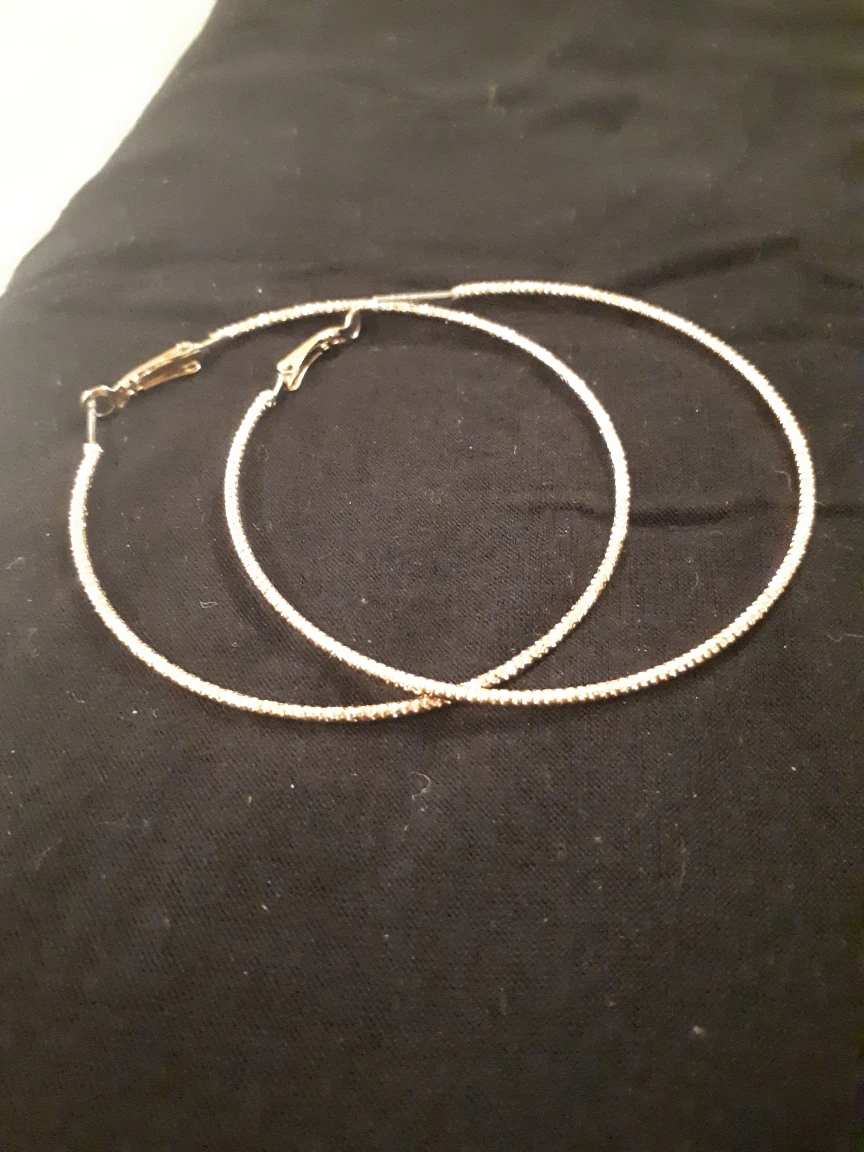 Gold earring thumbnail