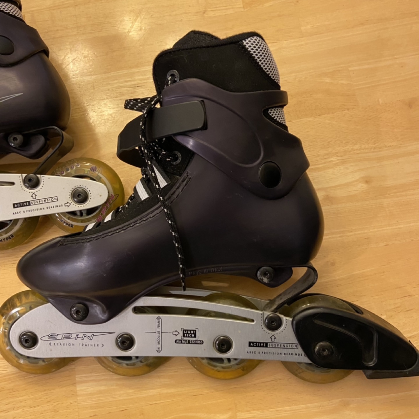 ROLLERBLADES (ONLY WORN ONCE) image indicator(2)