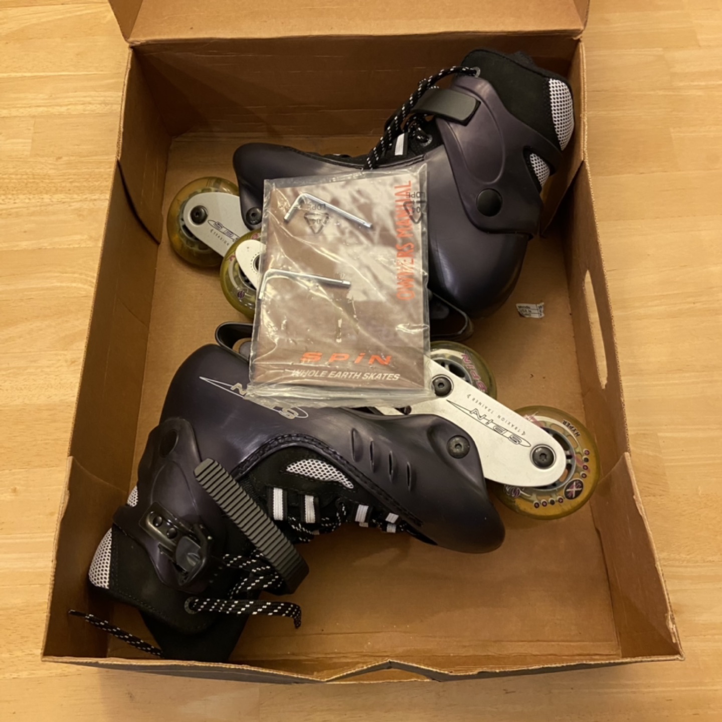 ROLLERBLADES (ONLY WORN ONCE) image indicator(4)