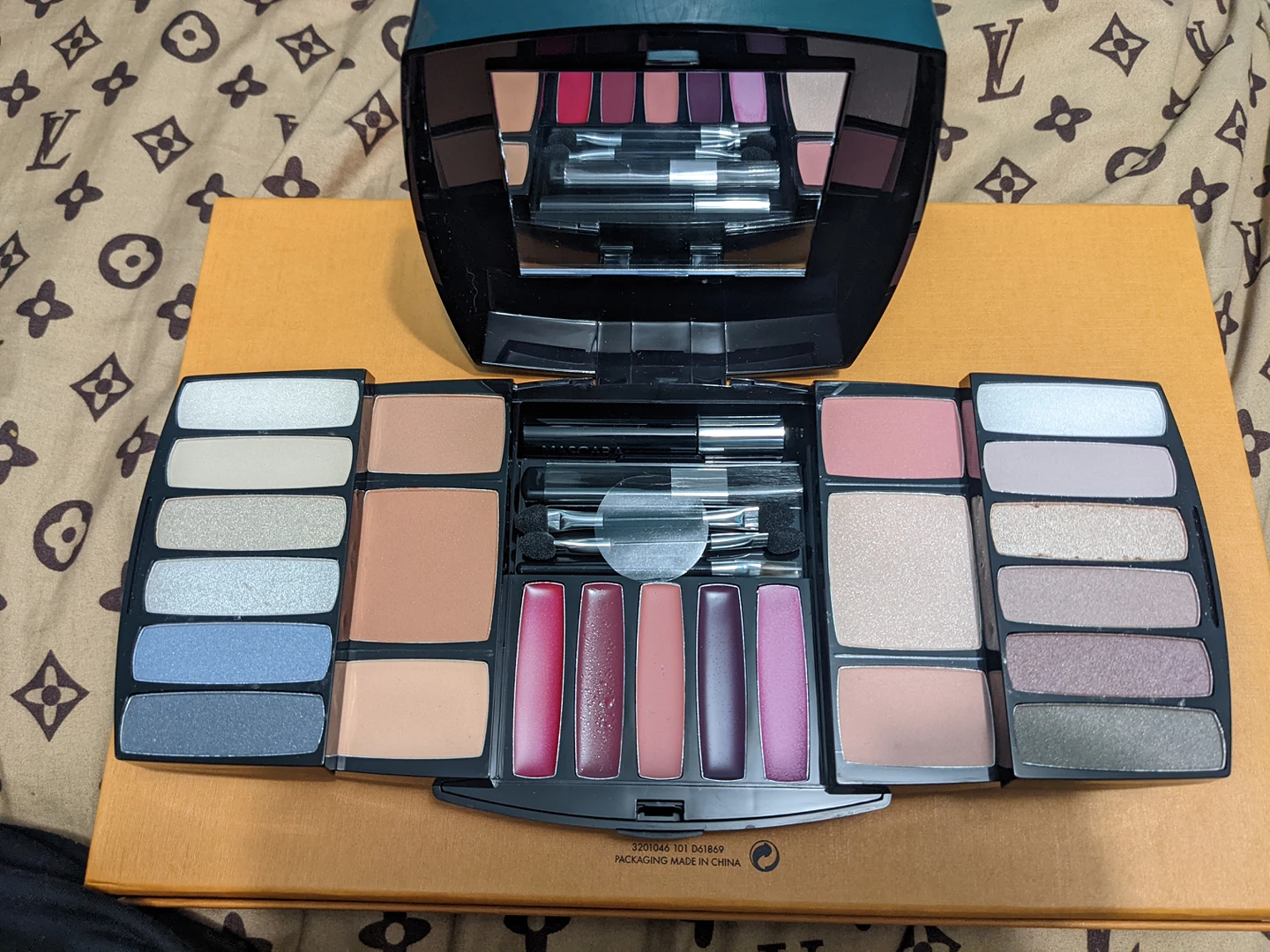 Make up Kit thumbnail