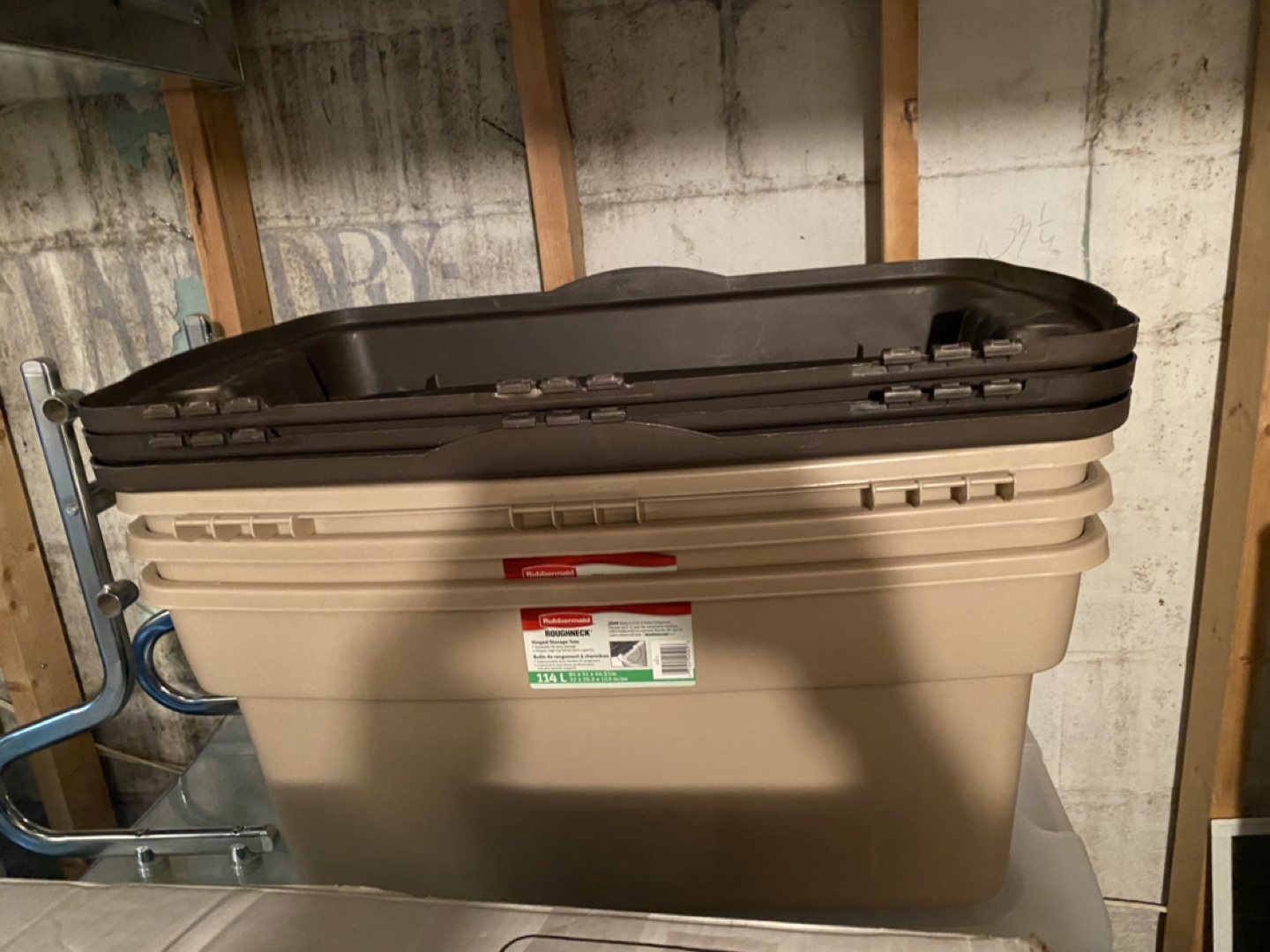Rubbermaid Roughneck Jumbo Bins