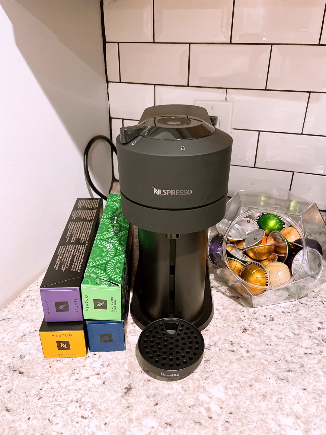 Nespresso Vertuo Next - matt black (+ capsules)