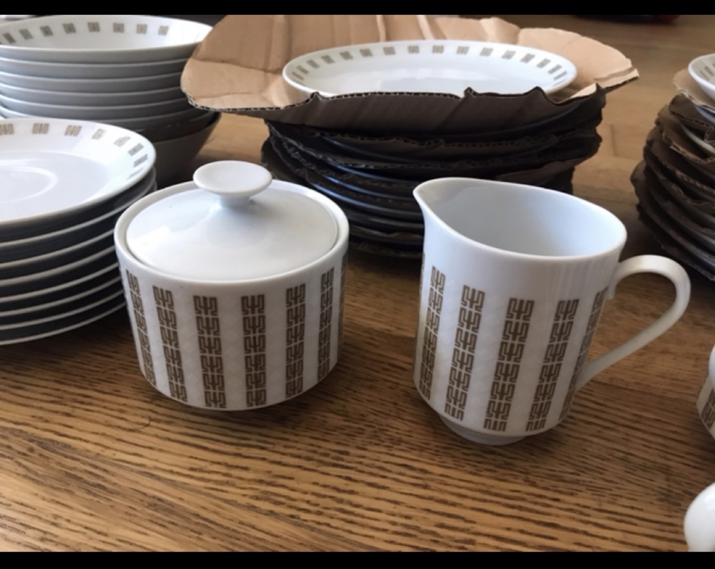 Mikasa dinnerware set 40 pcs 🎁 thumbnail