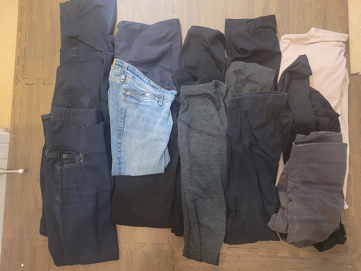 Maternity jeans / bottoms size XXS/ XS size 0-4 thumbnail