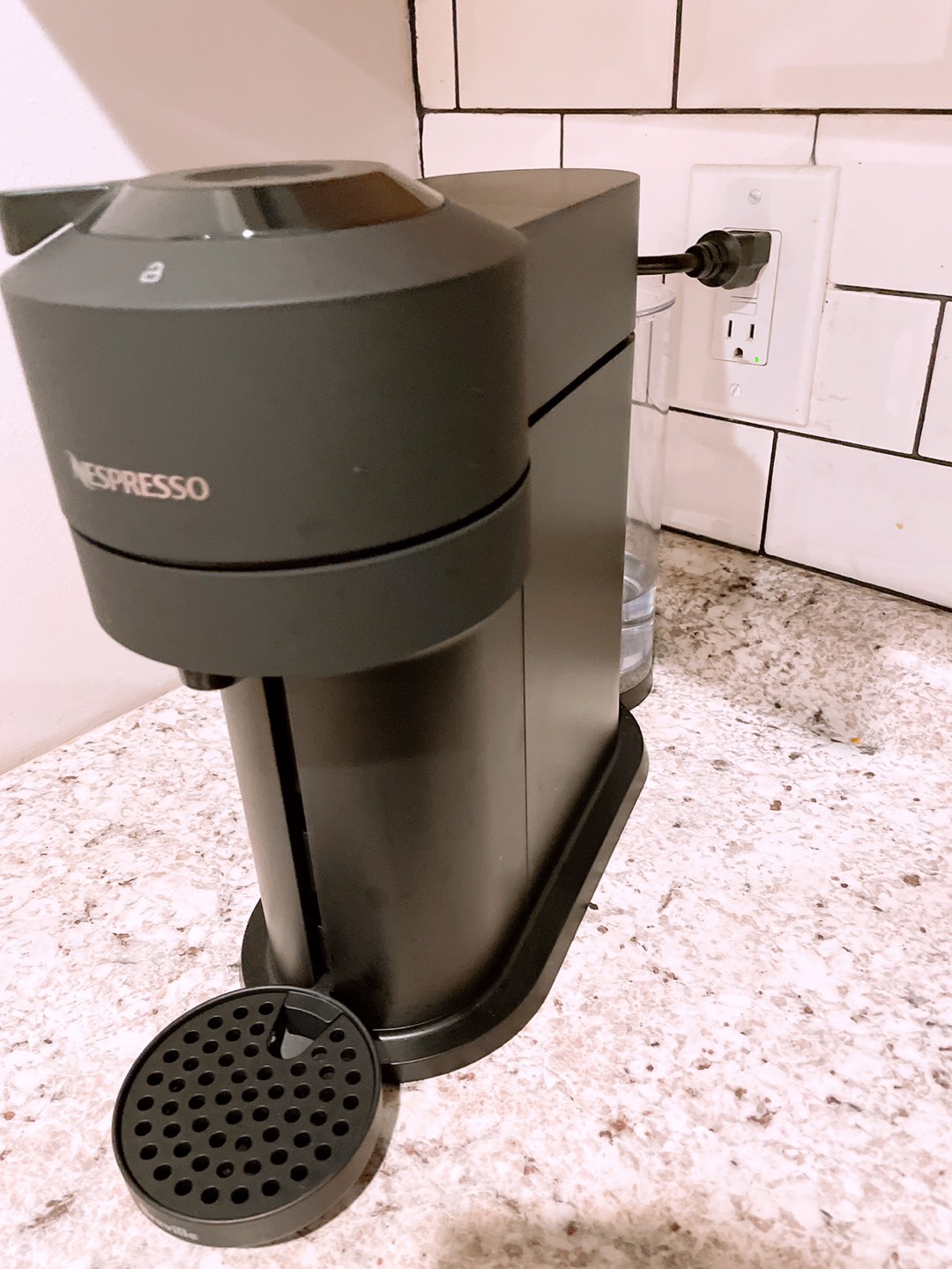 Nespresso Vertuo Next - matt black (+ capsules) image indicator(4)