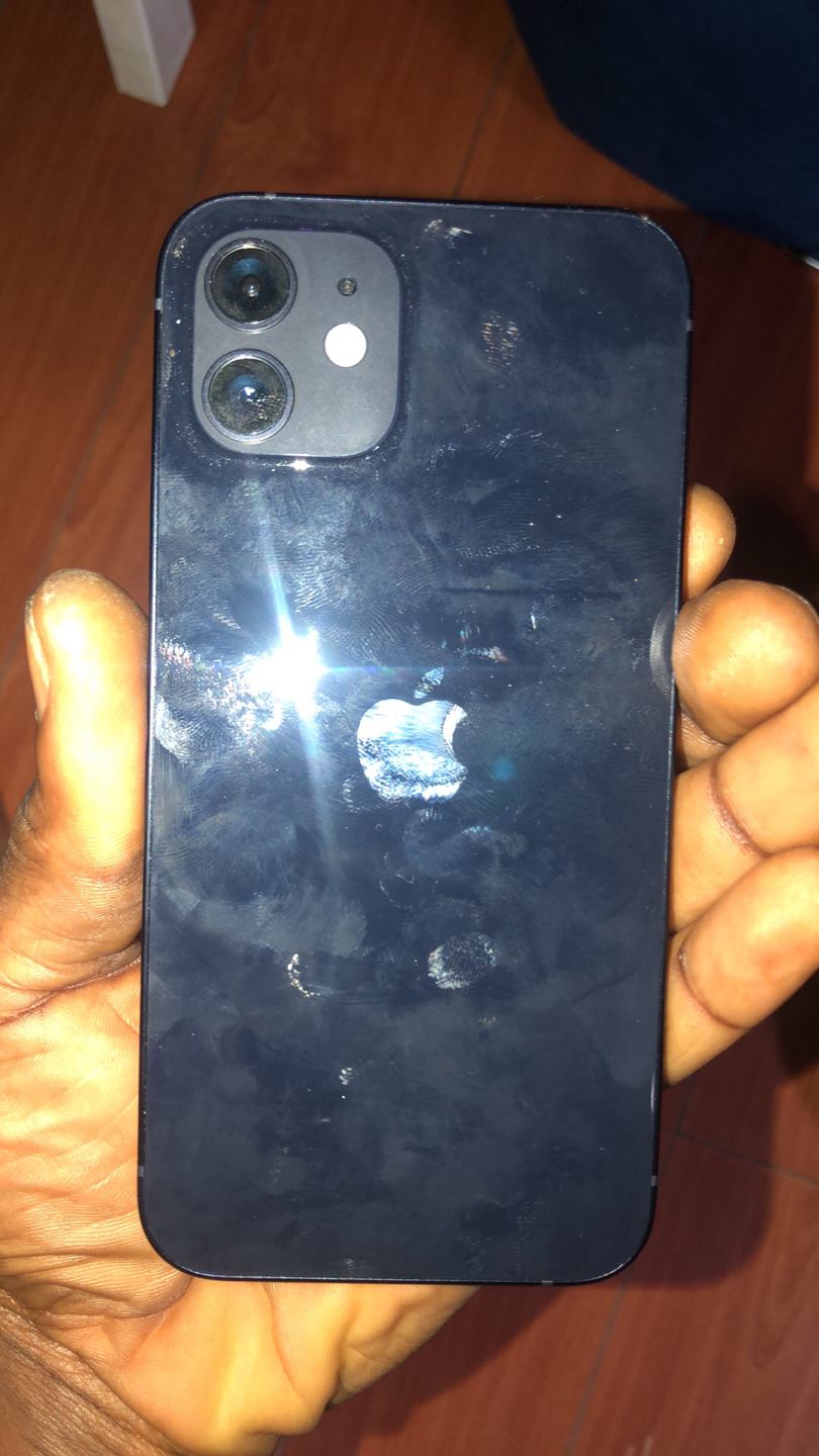 iPhone 12 - photo 2