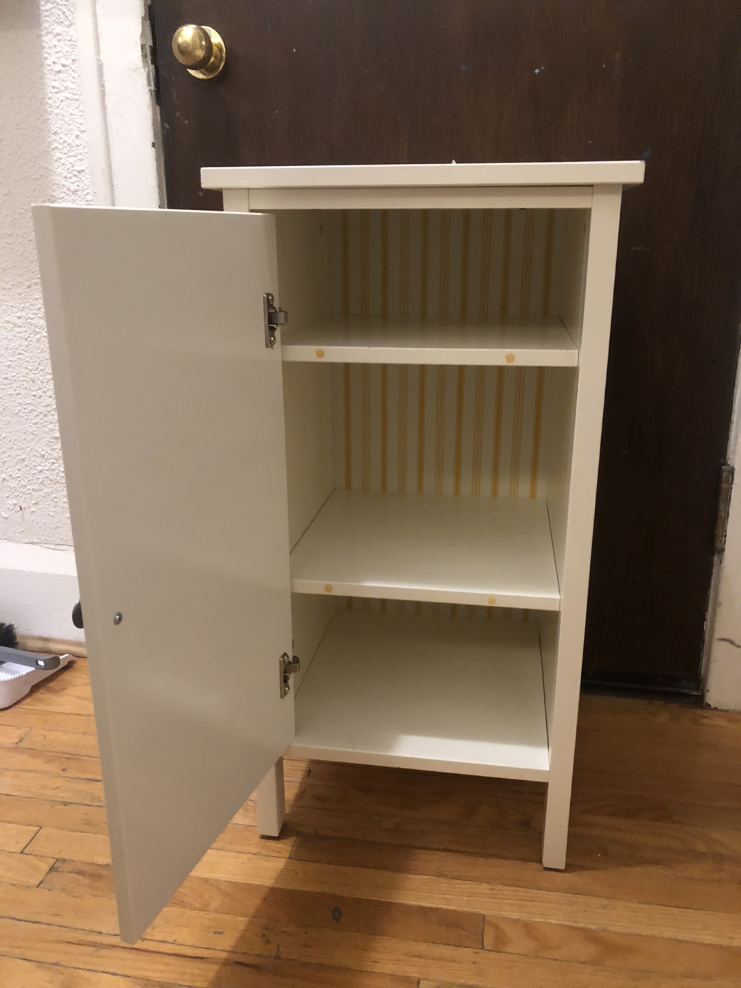 White nightstand - photo 2