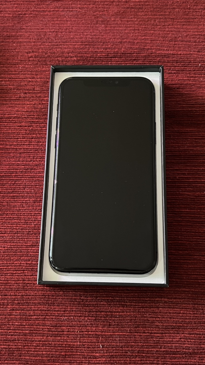iPhone 11 Pro 64 GB *MINT CONDITION*