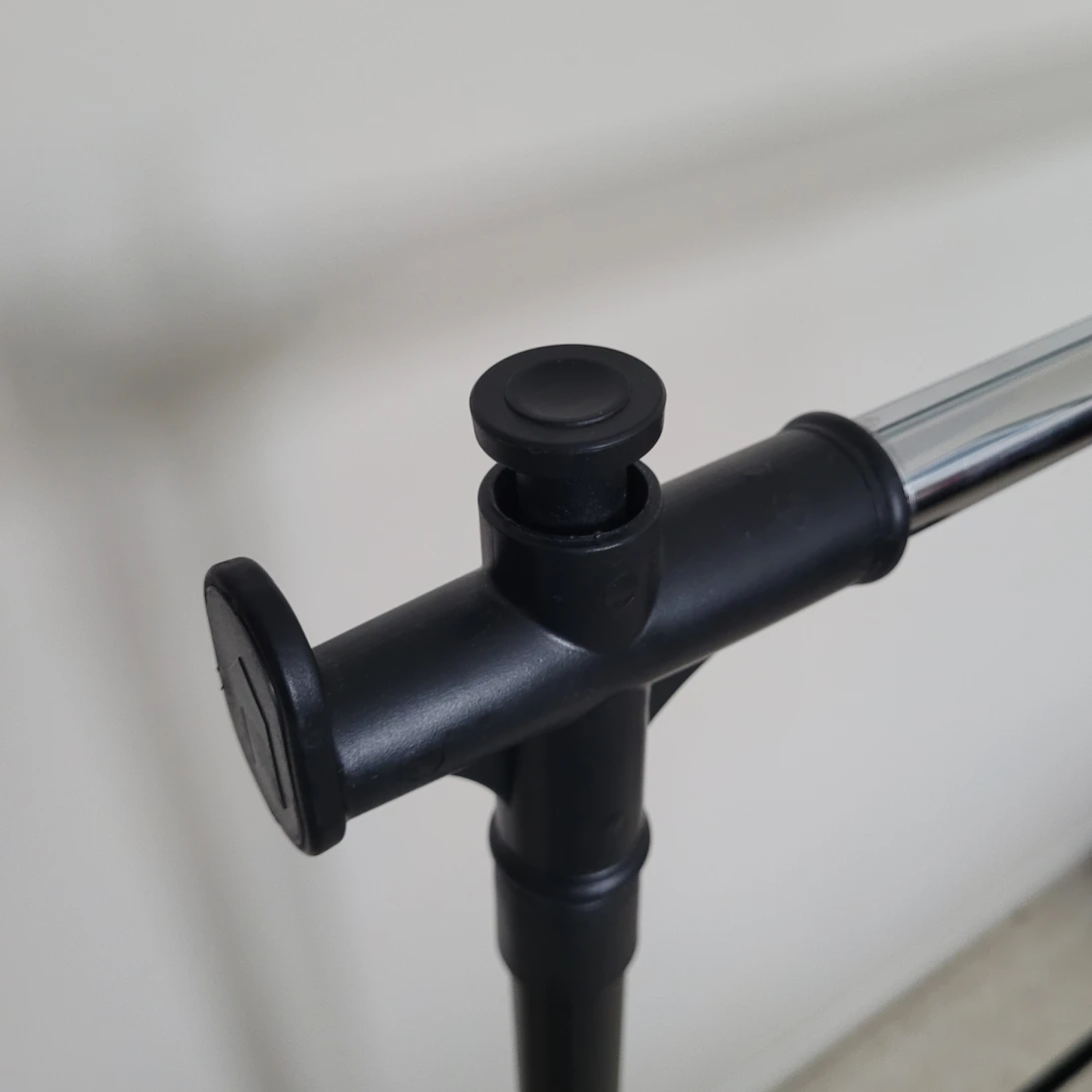 Lightweight, Adjustable Clothing Rack - photo 2