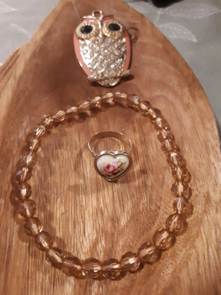 Hanging a chain with a bracelet of beads and a ring thumbnail