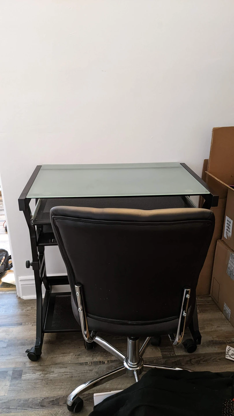 Sleek Office Chair and Desk image indicator(2)