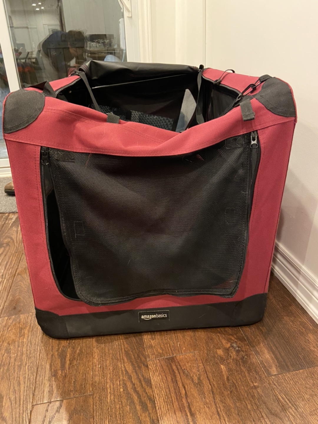 Collapsible dog crate