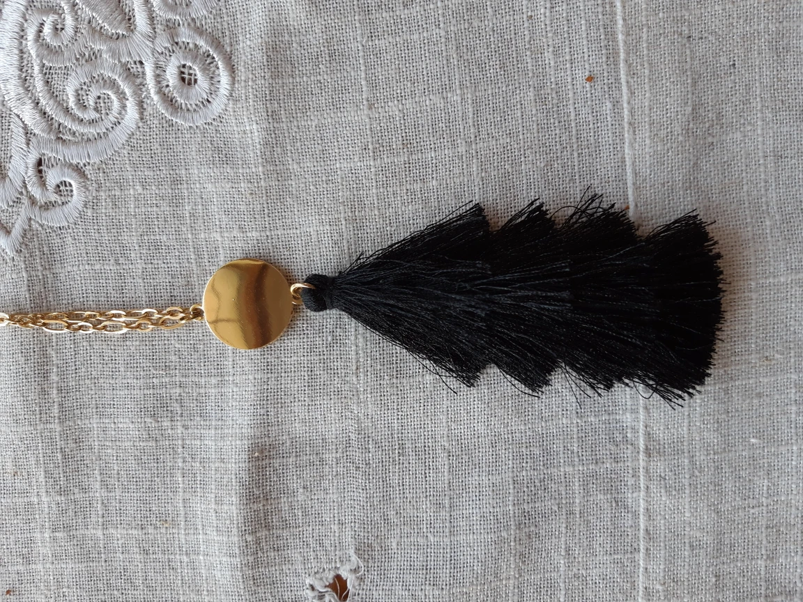 #freeclyce long necklace black and gold image indicator(2)