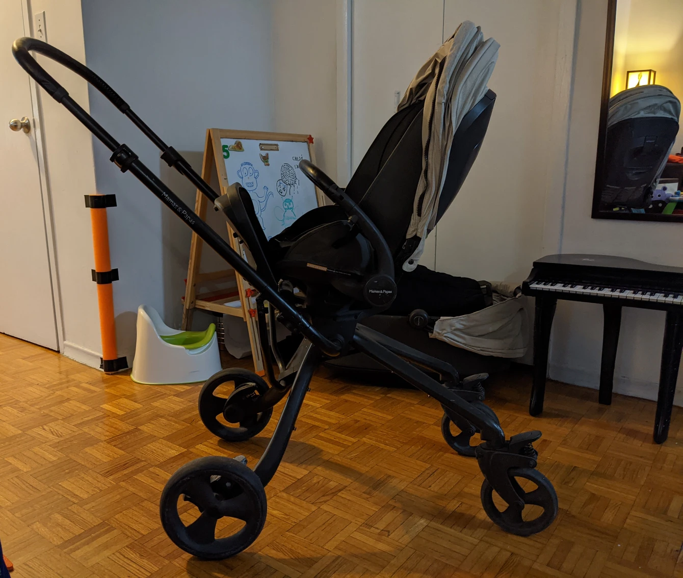 Stroller, bassinet faces both ways. clean. good condition - photo 2