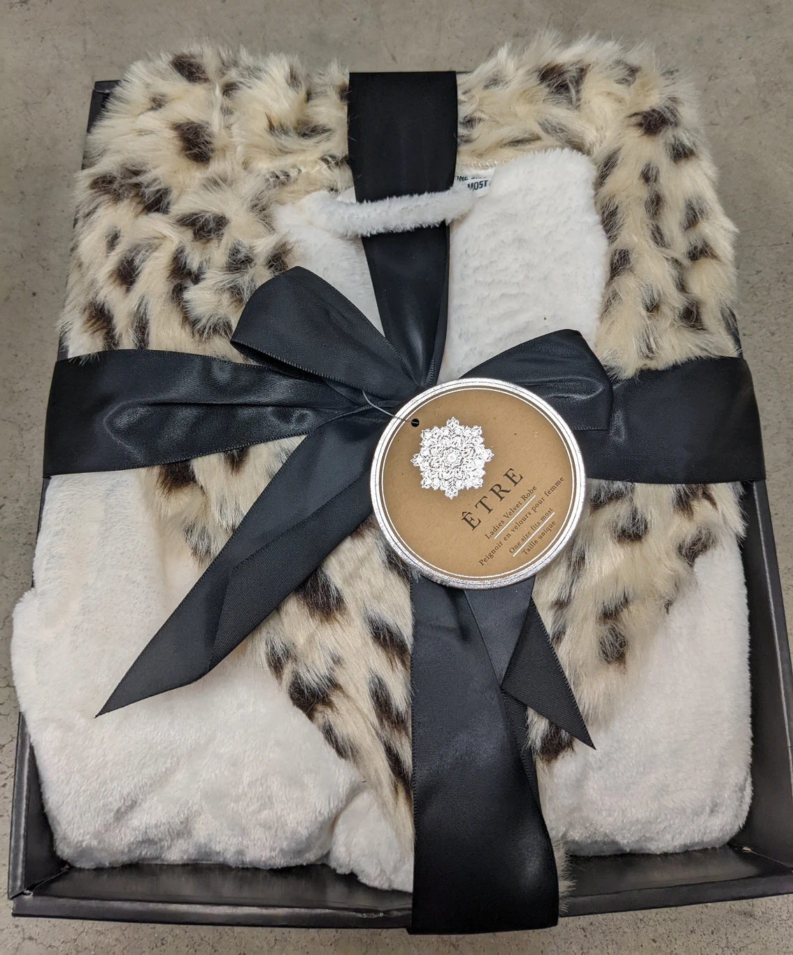 BNIB Etre Ladies Velvet Bathrobe w/ Leopard Print Faux  Fur thumbnail