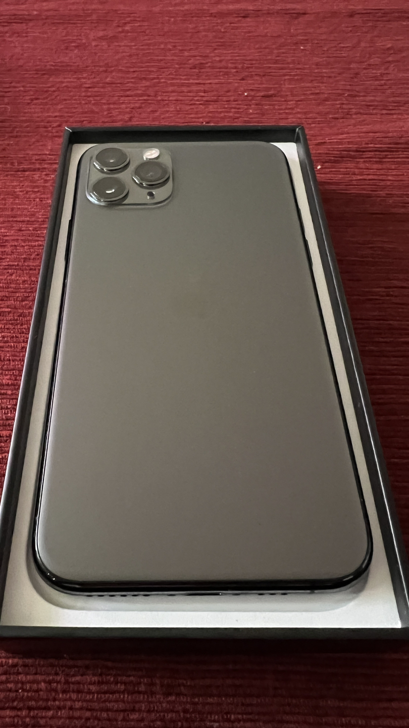 iPhone 11 Pro 64 GB *MINT CONDITION* - photo 3