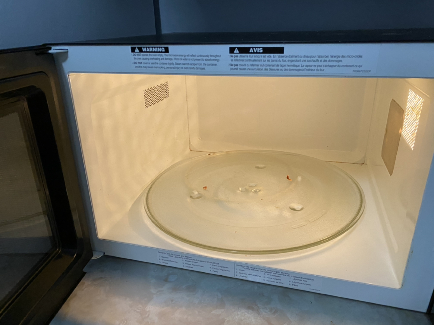 Large Microwave - From Panasonic - photo 2