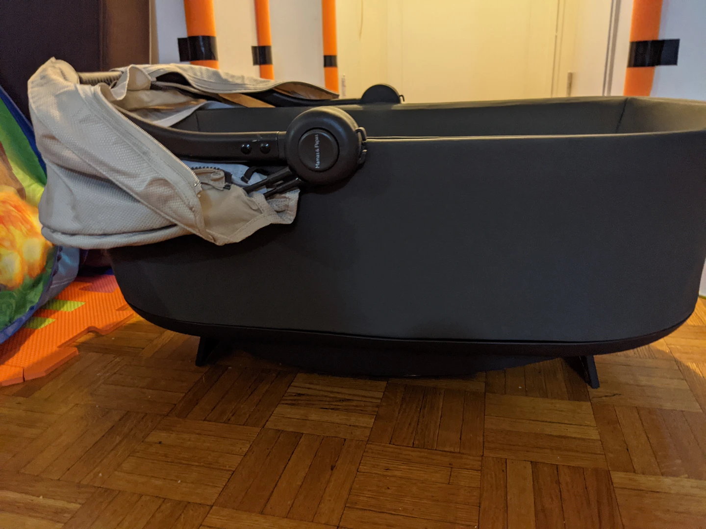 Stroller, bassinet faces both ways. clean. good condition - photo 4