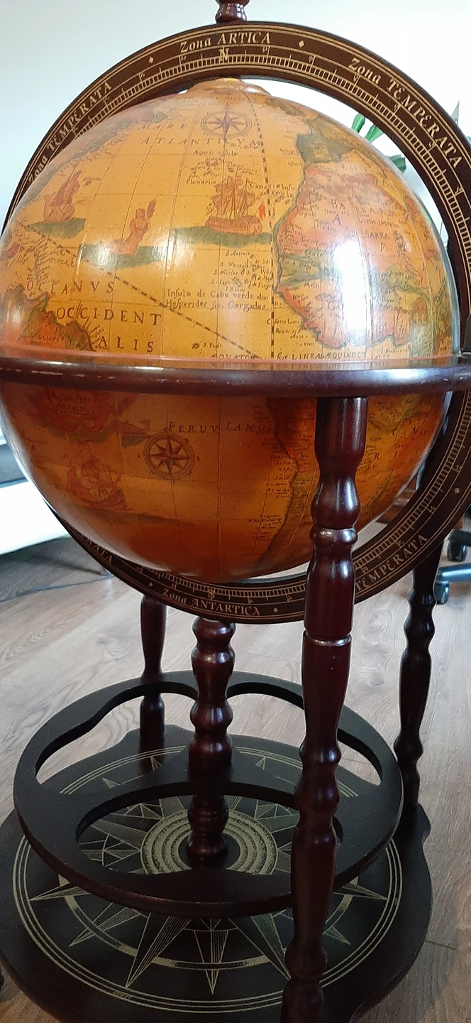 Globe Bar