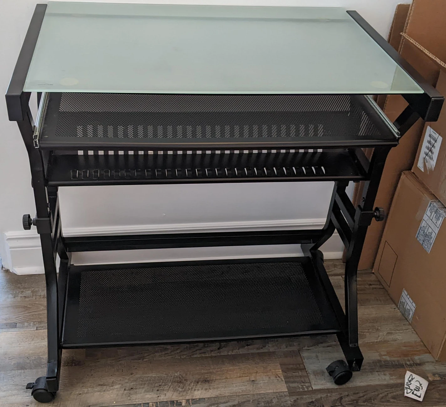 Sleek Office Chair and Desk image indicator(4)