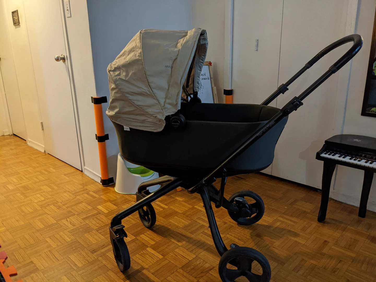 Stroller, bassinet faces both ways. clean. good condition - photo 3