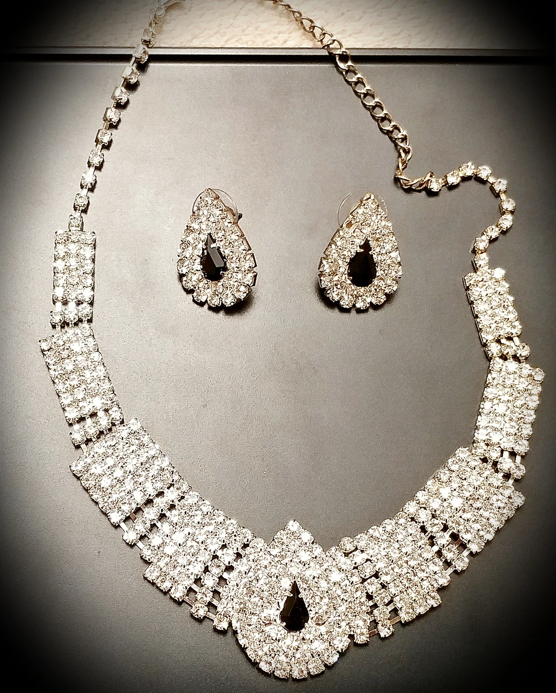 Formal eveningwear Necklace and earrings thumbnail