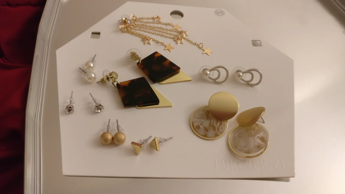 Brand New earrings, studs starting from 0.25 $😍💥