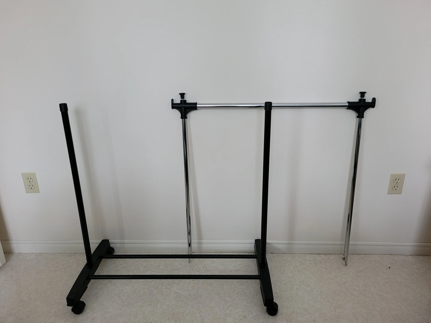 Lightweight, Adjustable Clothing Rack - photo 4