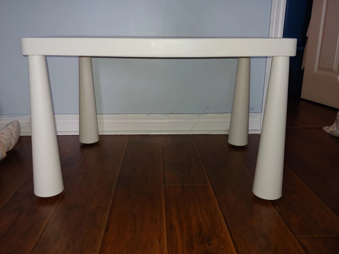Kids table and chair