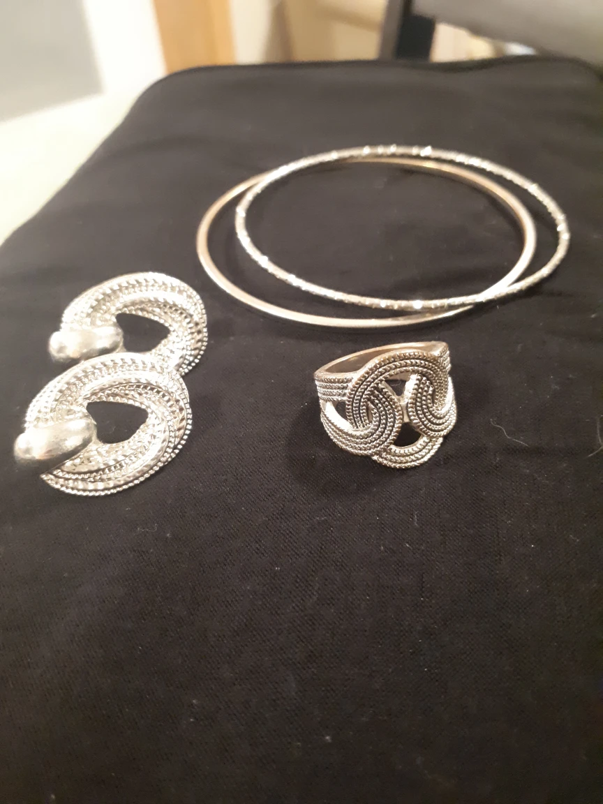 2 bracelet + ears ring + finger ring all silver colore thumbnail